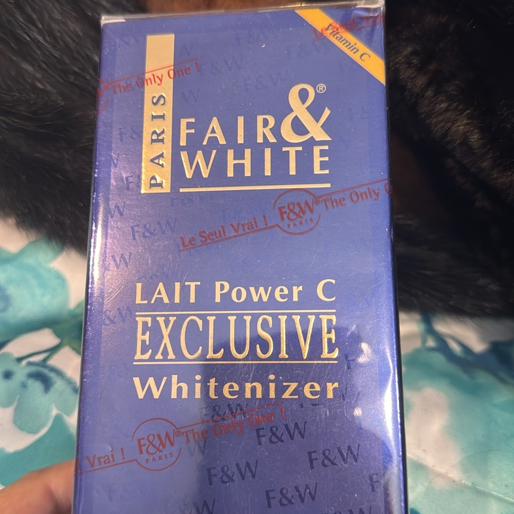 NIP 4 PARIS Fair & White LAIT Power C Whitenizer Body lotion 500ml 17fl oz OSR - Picture 3 of 6